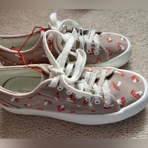 Mushroom Platform Sneakers - Tan and White